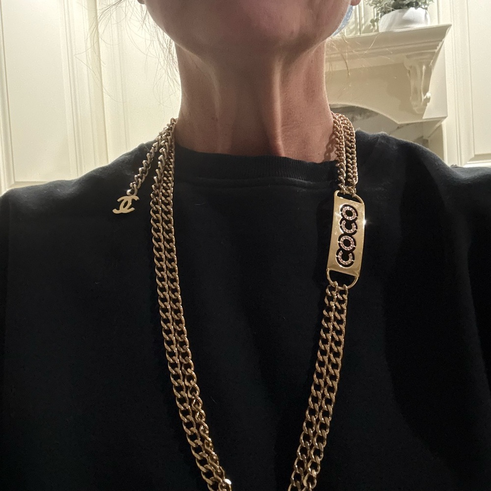 CHANEL Gold Necklace with Pink Rhinestone COCO Tag - Picture 13 of 14